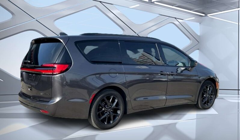 
									2022 Chrysler Pacifica Limited Fwd full										